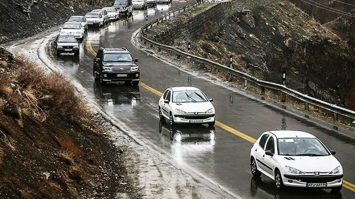 بارندگی شدید در جاده‌های ۷ استان کشور؛ جدیدترین وضعیت چالوس