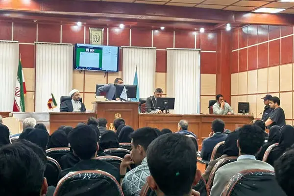 ‌‌محاکمه پسری که خواهر، برادر و پدرش را کشت