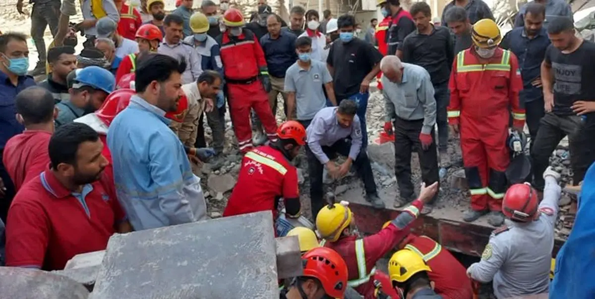 اقدامات آتش‌نشانان شیراز در متروپل آبادان