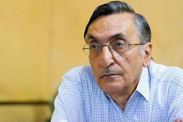 گزارش روزنامه اعتماد از روزگار غریب نویسنده و مترجم ایرانی در خانه سالمندان؛ کامران فانی آلزایمر گرفته است