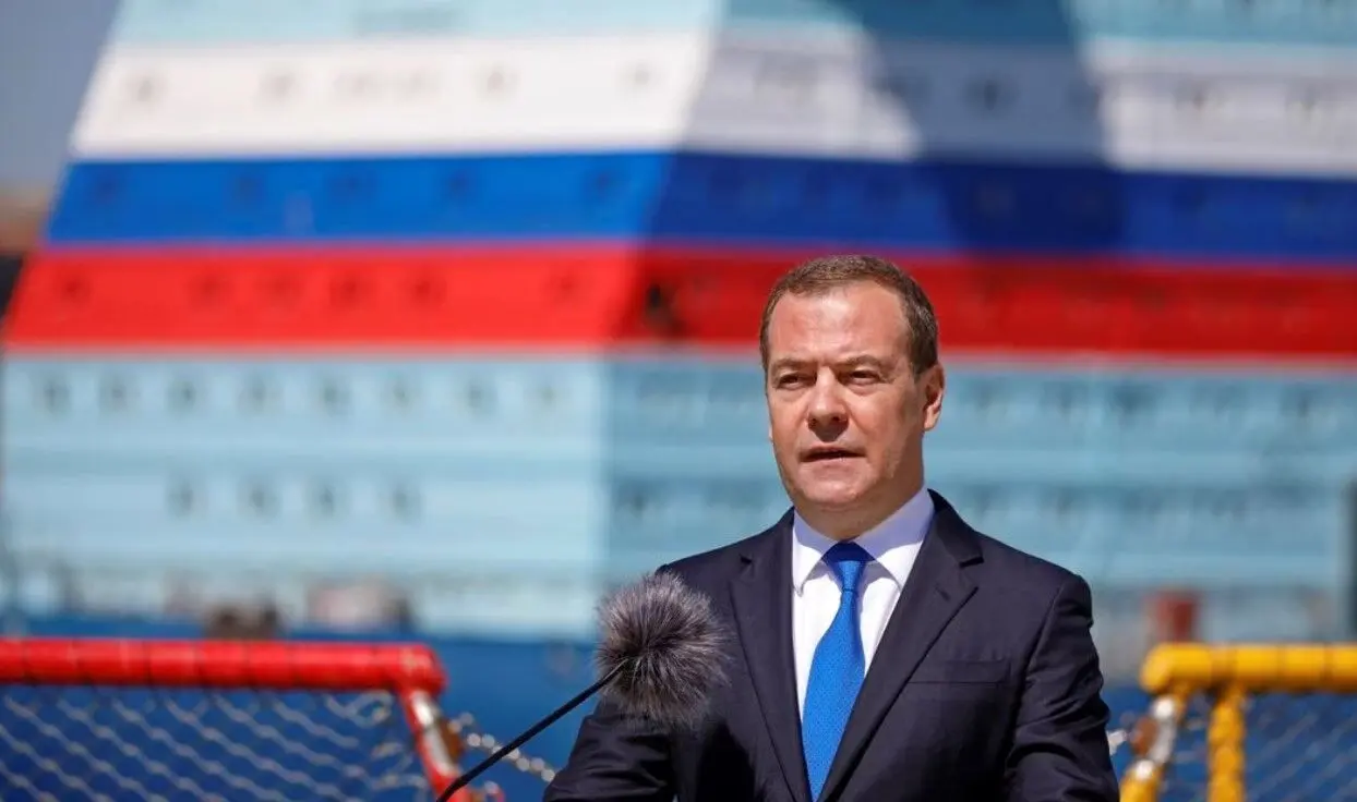 مدودف: اقدامات آمریکا، روسیه را به آماده‌سازی آزمایش‌های هسته‌ای واداشت