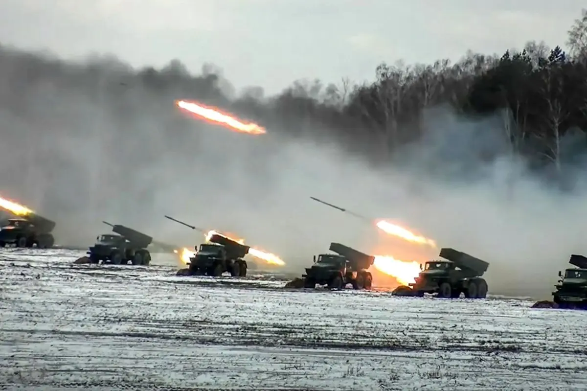 آماده شدن تانک‌های روسی برای حمله به اوکراین+ ویدئو