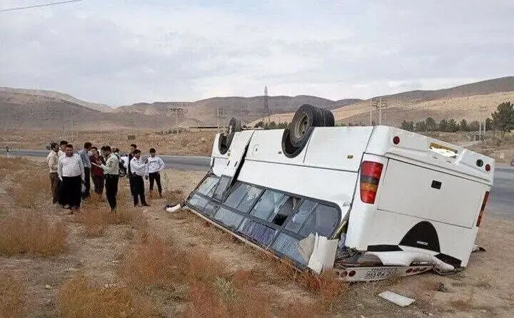 جزئیات جدید از واژگونی مینی‌بوس دانش‌آموزان نخبه در آذربایجان‌شرقی؛ اگر در ملکان مدرسه تیزهوشان بود مجبور نبودیم هر روز به بناب برویم
