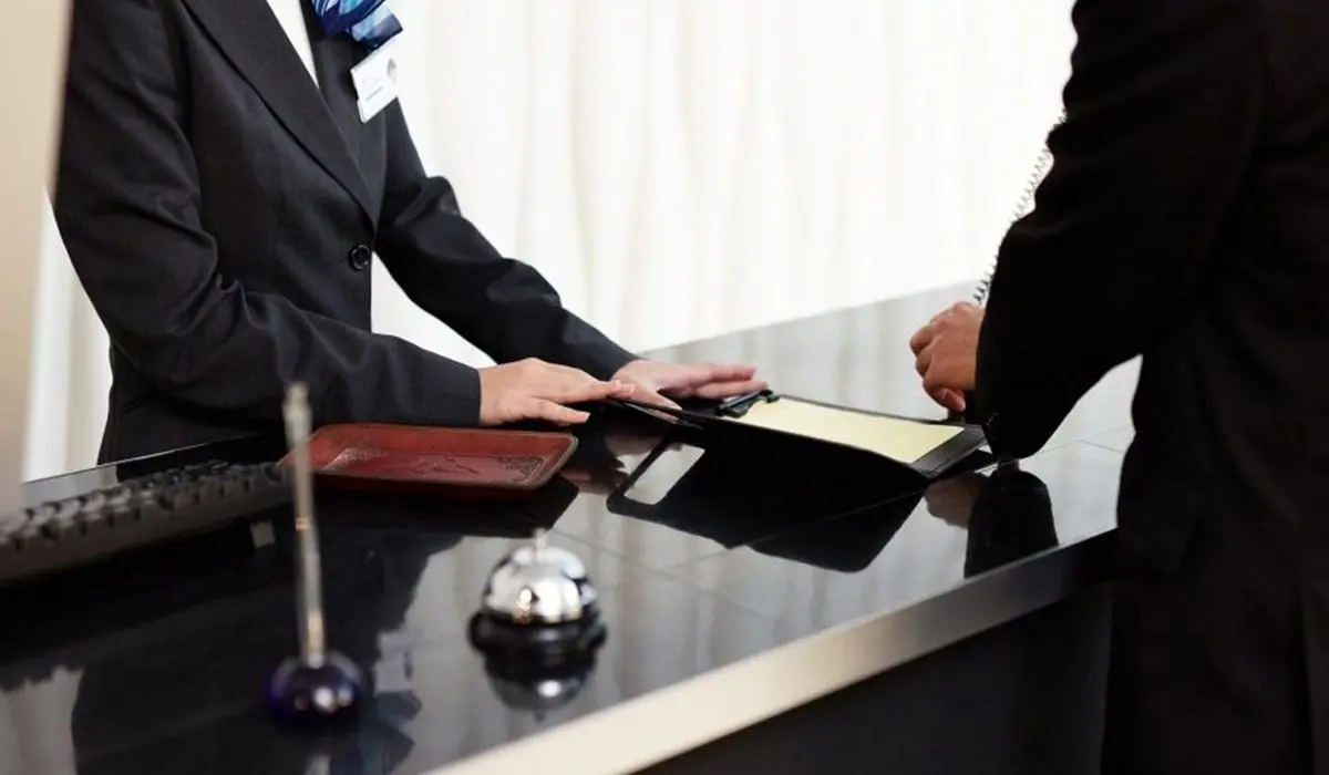 ساعت پذیرش هتل + قوانین ورود و خروج در هتل های ایران
