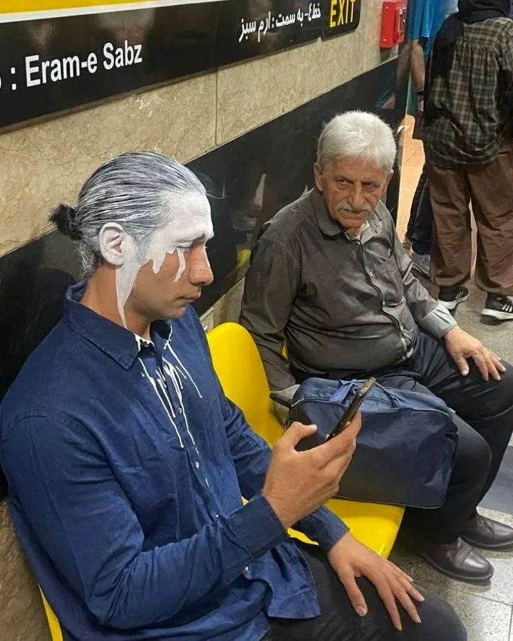 افرادی با ظاهر عجیب در متروی تهران + عکس