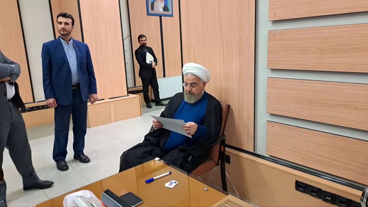 ثبت‌نام حسن روحانی برای انتخابات خبرگان رهبری، کیهان را شاکی کرد؛ شوخی گستاخانه‌ای است!