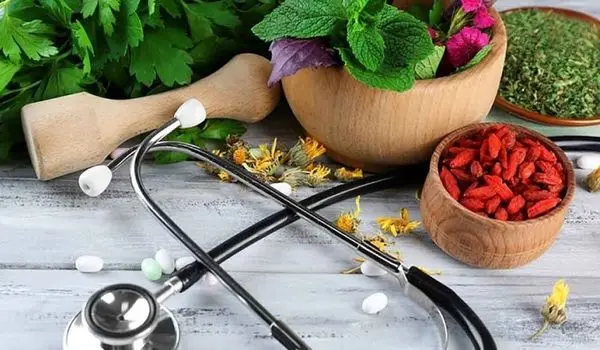 ماجرای تاسیس دانشگاه جعلی پزشکی پدر طب سنتی ایران که اکنون فراری است / «ح.خ» چطور در صداوسیما رشد کرد؟