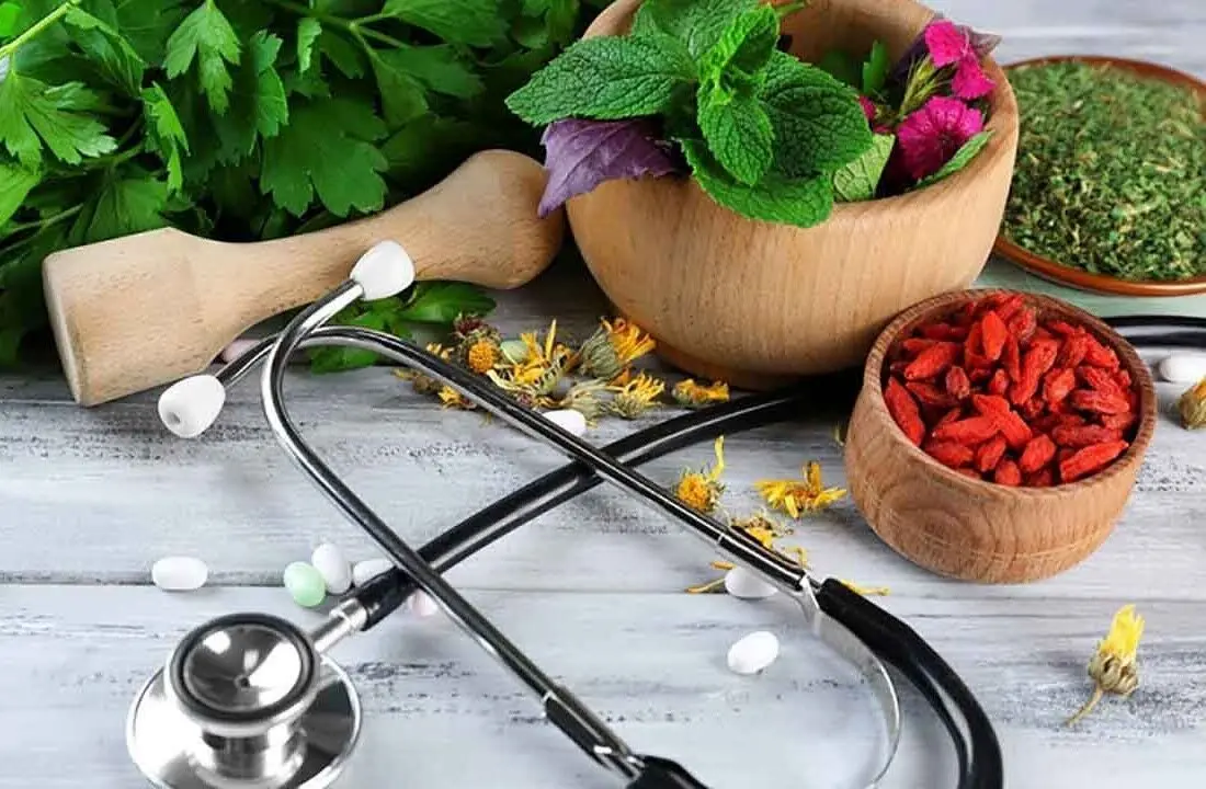 ماجرای تاسیس دانشگاه جعلی پزشکی پدر طب سنتی ایران که اکنون فراری است / «ح.خ» چطور در صداوسیما رشد کرد؟