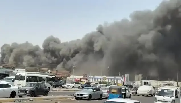 ببینید| تصاویری از آتش سوزی مهیب در بصره واقع در جنوب عراق 