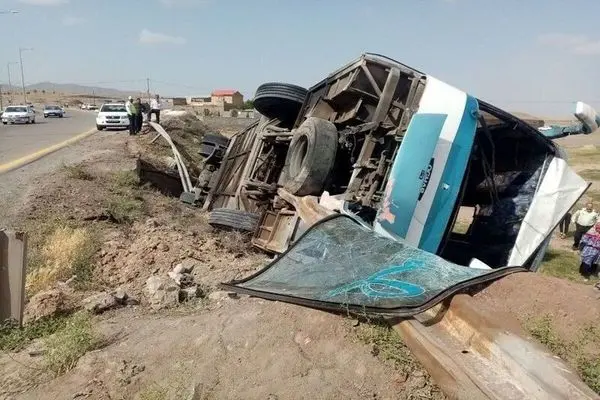 واژگونی اتوبوس در جاده بردسکن-سبزوار  ۲ کشته و ۴۰ مصدوم برجا گذاشت؛ حال تعدادی از مصدومان وخیم است