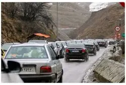 جاده چالوس یکطرفه شد / برف و باران در محورهای ۴ استان