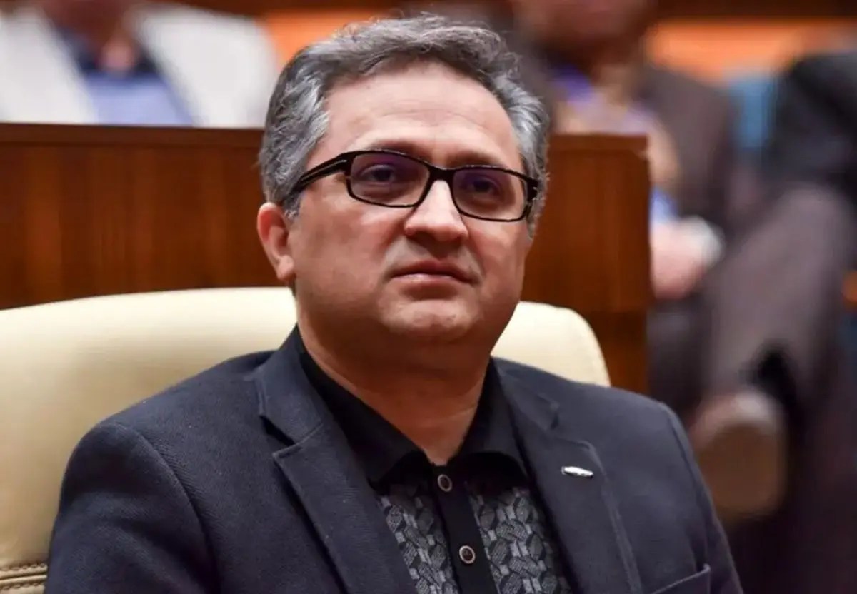 کسری نوری کیست؟