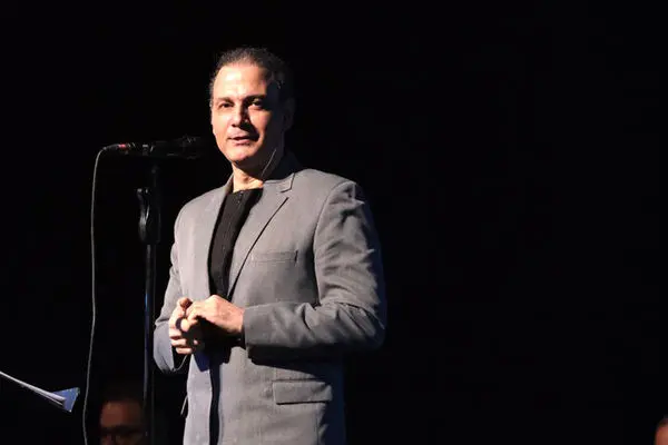 این بازیگر و خواننده سرشناس هم سیم کارت سفید دارند!