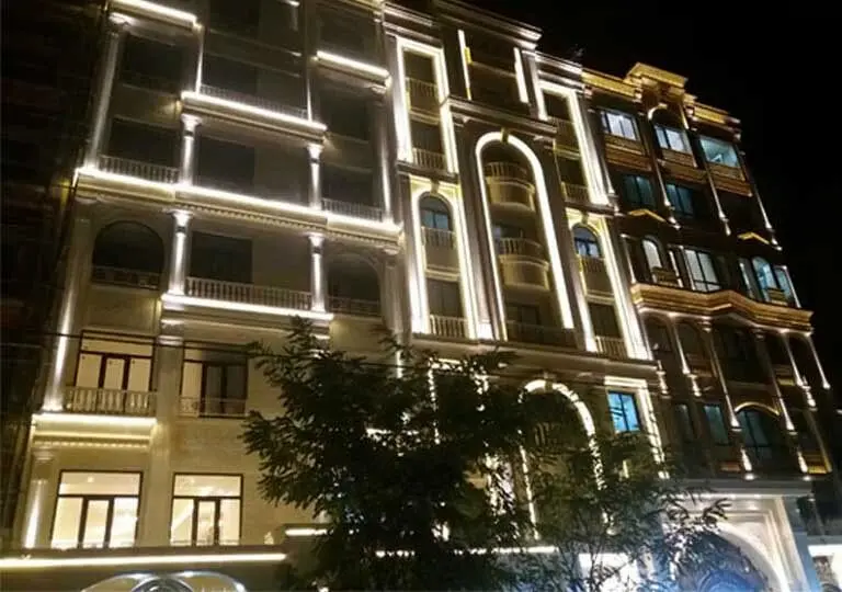 ممنوعیت نورپردازی شبانۀ ساختمان‌ در مشهد