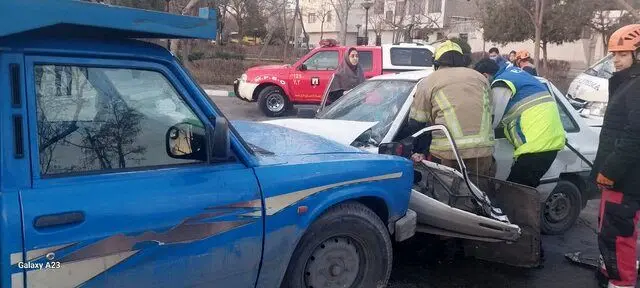 تصادف سرویس مدرسه در مشهد و مجروحیت شدید راننده زن و دانش‌آموز دختر
