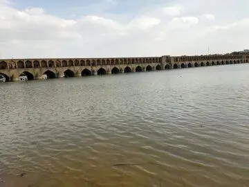 تصاویر | خوشحالی مردم اصفهان از جاری شدن آب در زاینده رود