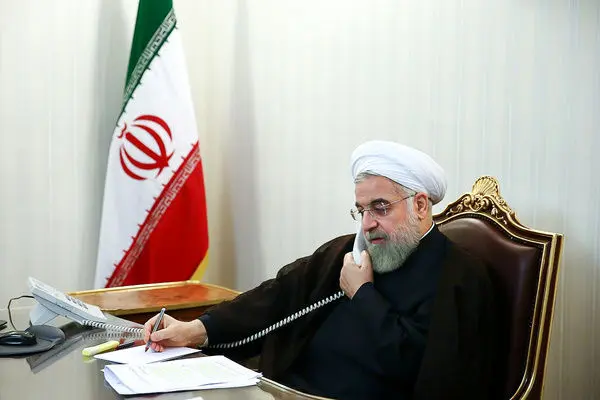حسن روحانی هفته دولت را به رئیسی تبریک گفت