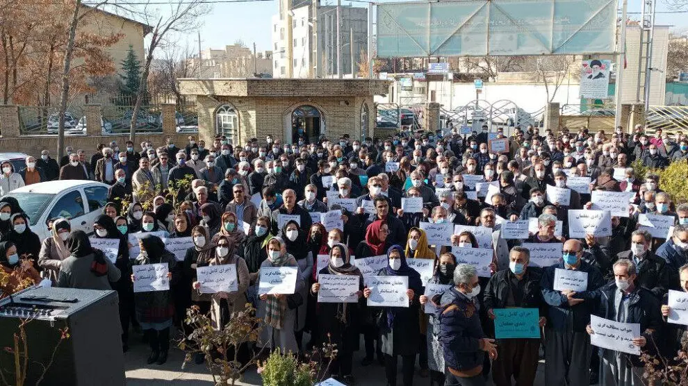 اعتراض به احکام زندان و اخراج معلمان