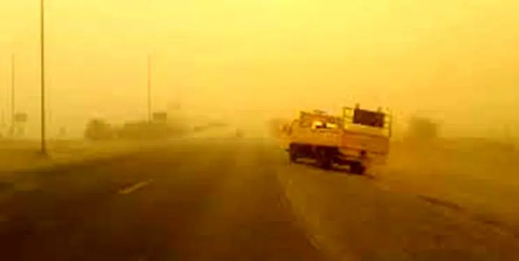 محور نایین-انارک مسدود شد/ وزش باد به ۱۲۰ کیلومتر بر ساعت رسید