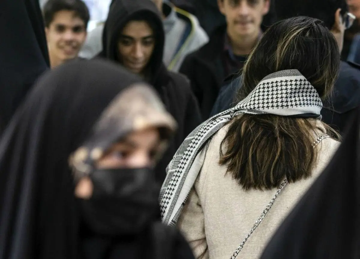 روزنامه نزدیک به سپاه: اجبار زنان به حجاب برای محافظت از دینداران است 
