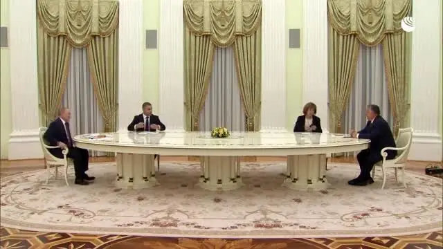 ببینید پوتین چند روز بعد دیدار با رئیسی چگونه به استقبال نخست‌وزیر مجارستان می‌رود+ ویدئو

