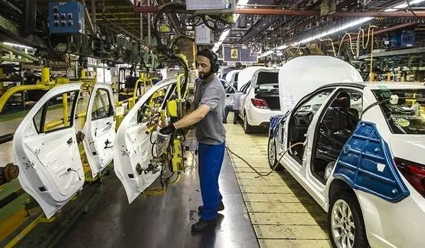 کاهش آمار تولید خودرو در ایران