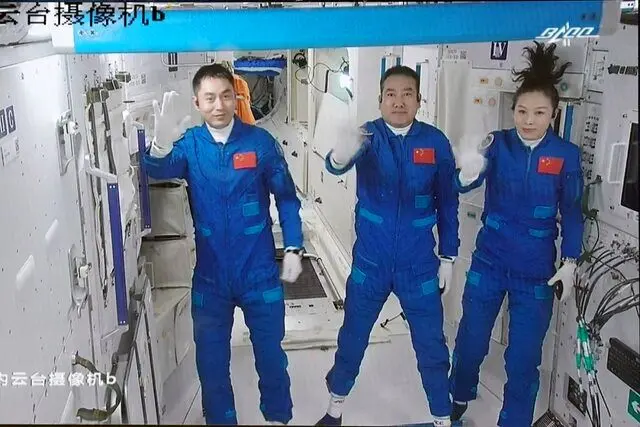 دومین سخنرانی فضانوردان چینی از فضا