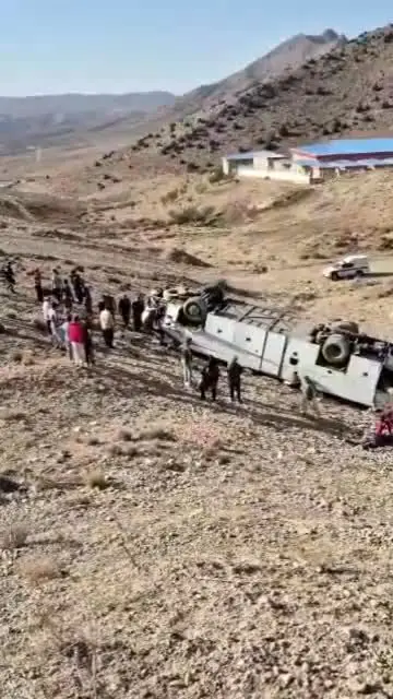 ویدئویی از سقوط مرگبار امروز اتوبوس به دره در جاده دماوند-فیروزکوه