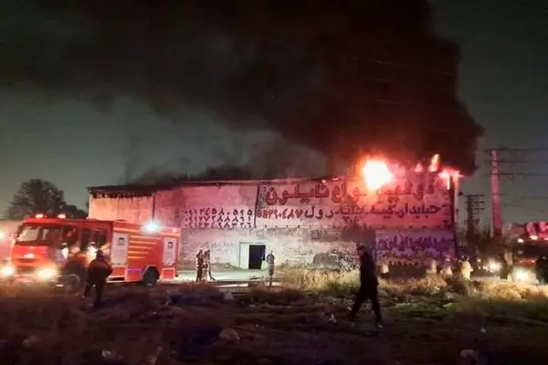 آتش‌سوزی گسترده در کارگاه تولیدی؛ خسارت مالی گزارش شد