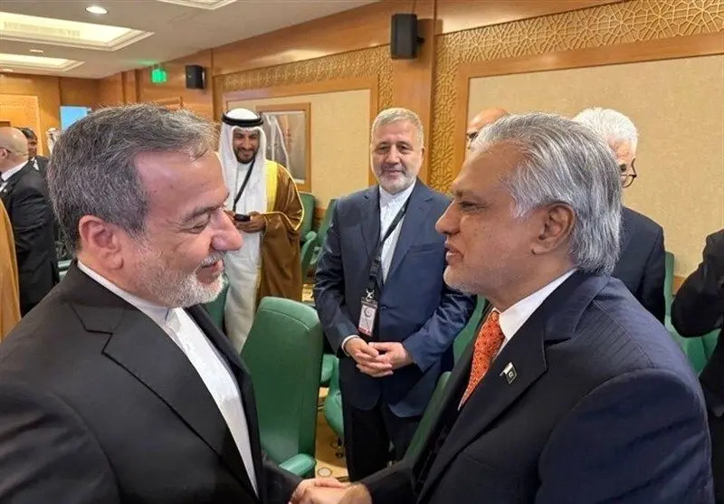 رایزنی تلفنی عراقچی با همتای پاکستانی / تاکید «اسحاق‌دار» بر اهمیت تداوم رایزنی‌ها برای در جهت توقف تجاوز نظامی علیه ایران