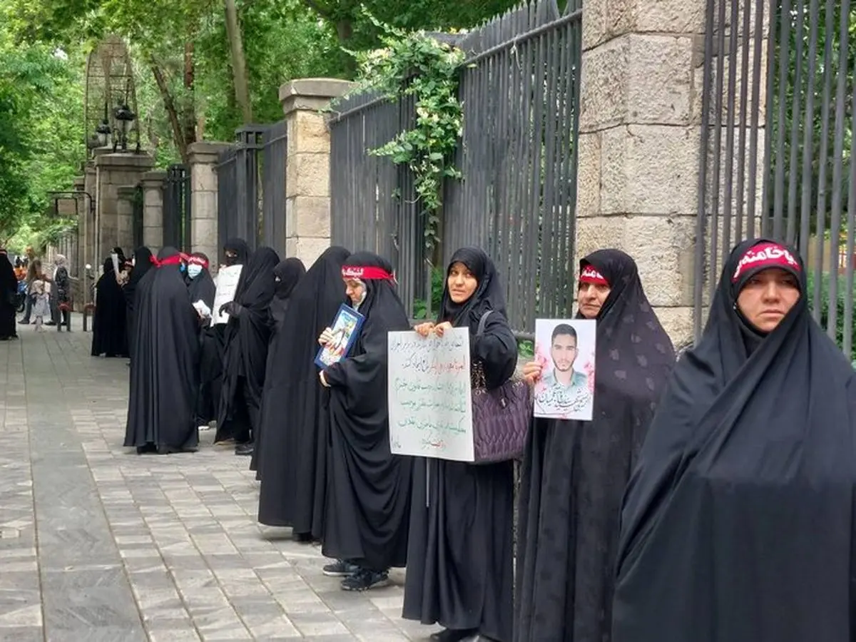 تجمع اعتراضی به «بی‌حجابی» مقابل ساختمان شورای شهر تهران