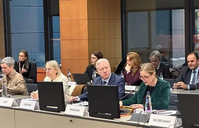 رجی: اروپا مذاکرات با ایران را به پرونده هسته‌ای محدود نکند!