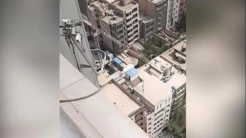 ببینید| حادثه سقوط بالابر در تهران