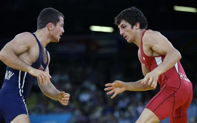 رقیب جنجالی حمید سوریان دستیار محمد بنا شد