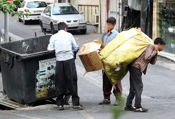 یک نماینده مجلس مدعی شد؛ درآمد ماهانه ۶۰ تا ۹۰ میلیون تومانی زباله‌گردی در تهران! 