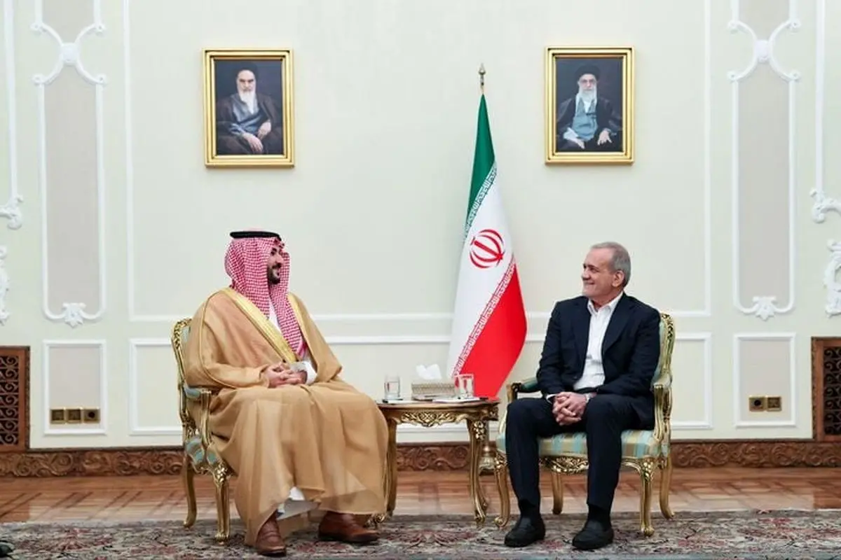 پزشکیان در دیدار با خالد بن سلمان: عربستان را برادر خود میدانیم