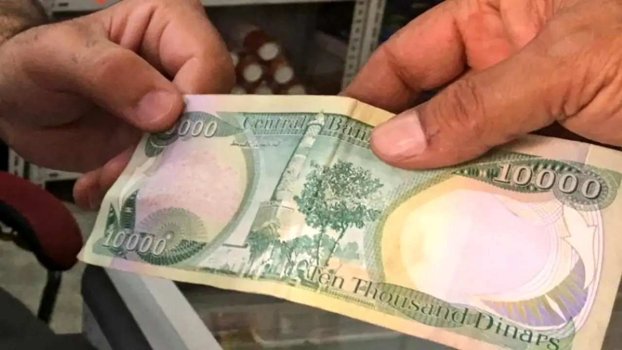 بازار داغ خرید دینار عراق/ صرافی بانکها دلار را 13400 می‌فروشند