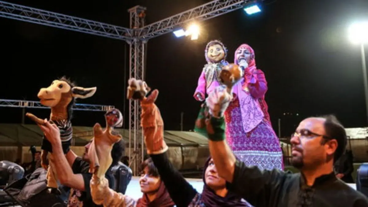 شادپیمایی عروسک‌ها در مناظق زلزله زده کرمانشاه