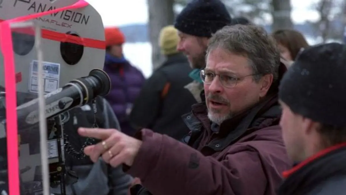 لارنس کاسدان با تریلر «جاده نوامبر» بر می‌گردد