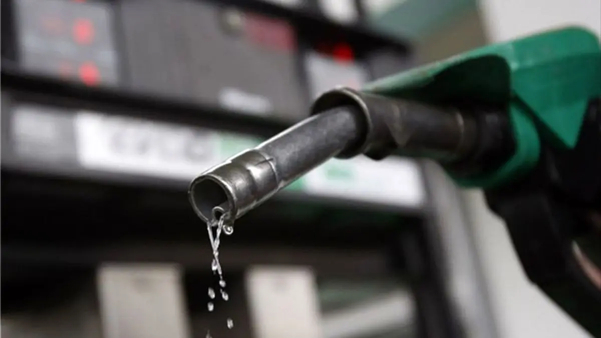 افزایش نرخ بنزین امسال اعمال نمی‌شود/ رشد قاچاق دلیل درخواست دولت برای دونرخی شدن قیمت بنزین