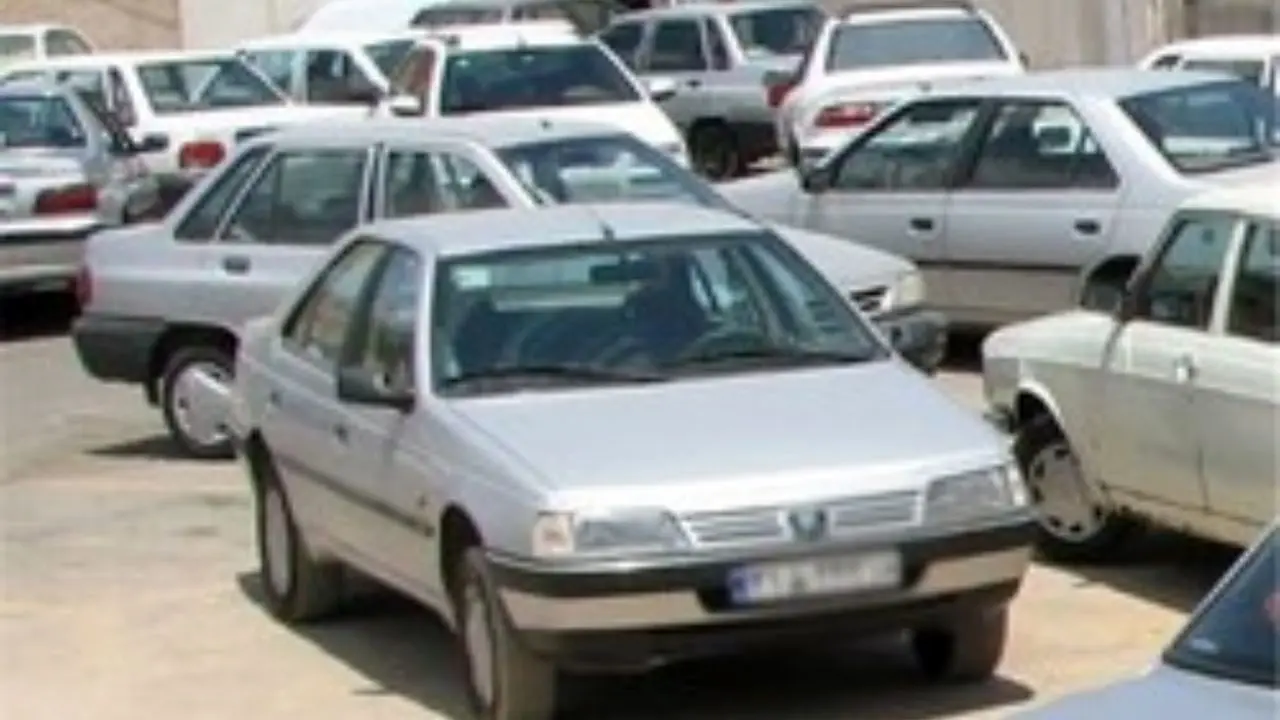 خودروهای پارک غیرمجاز به پارکینگ شهر مهران منتقل می‌شوند