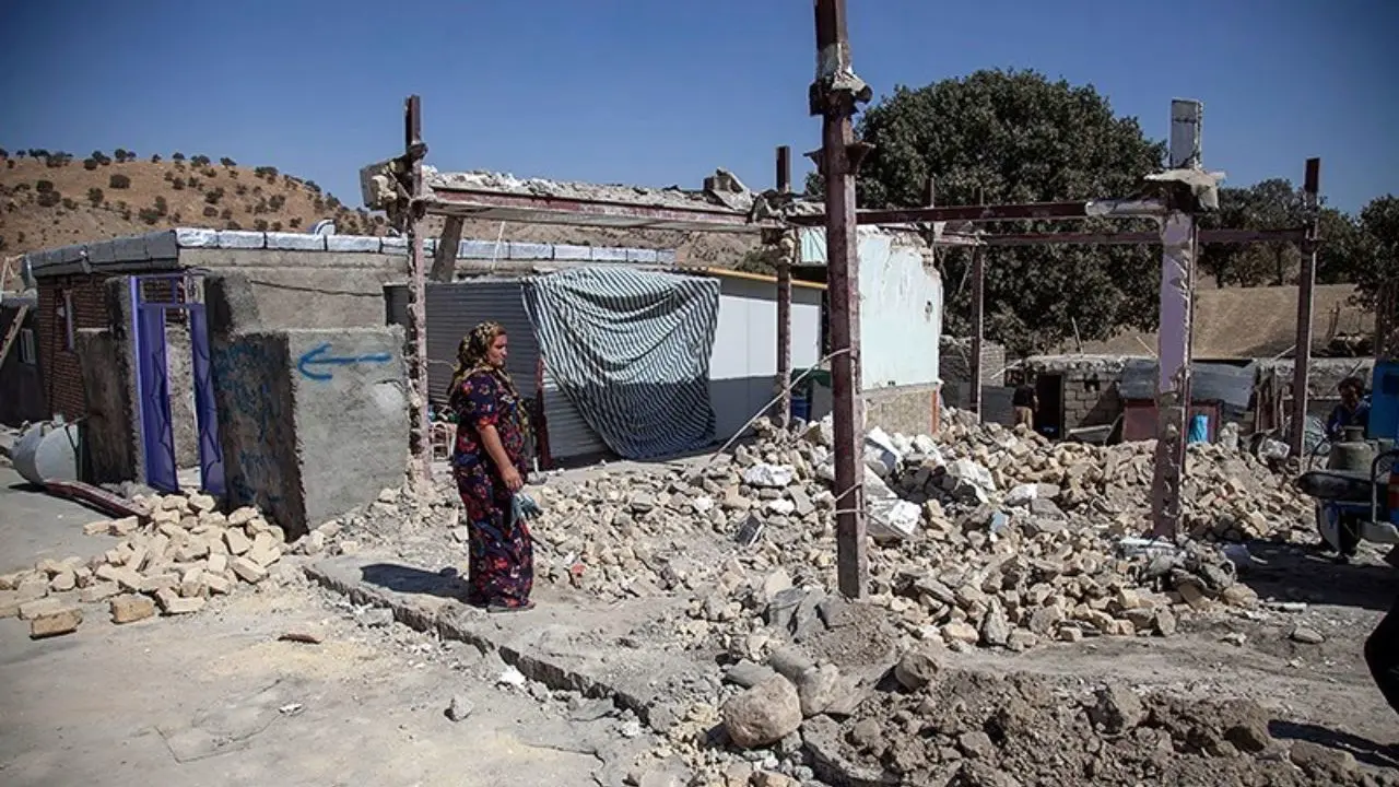 سلبریتی‌ها یک خانه هم برای زلزله‌زدگان نساختند