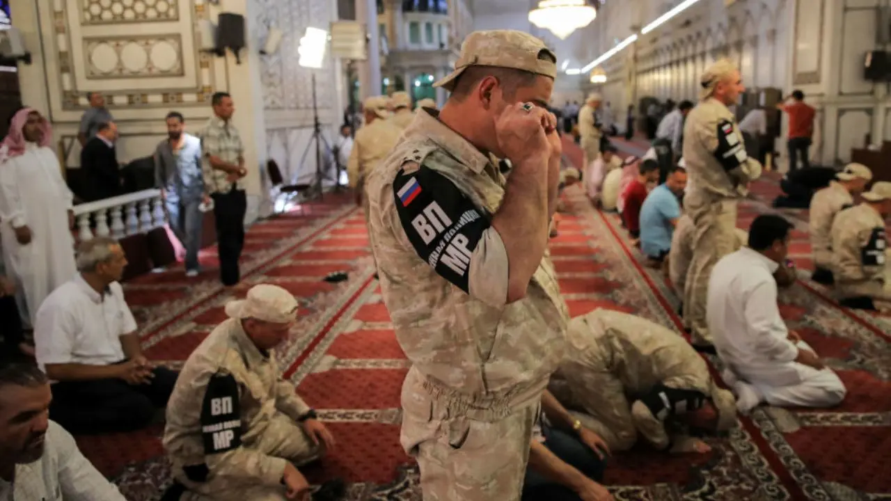 نماز خواندن سربازان روسی در مسجد دمشق+عکس