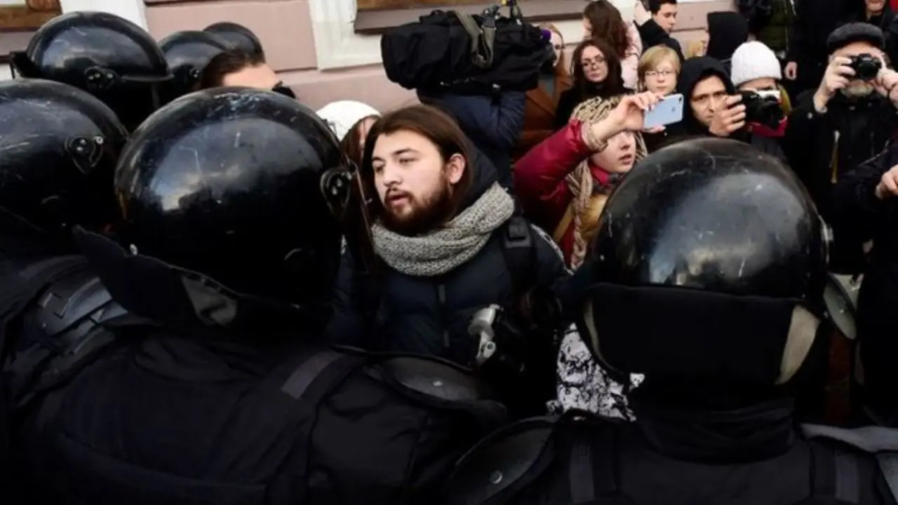 تظاهرات گسترده در روسیه در اعتراض به دستگیری معترضین نوجوان