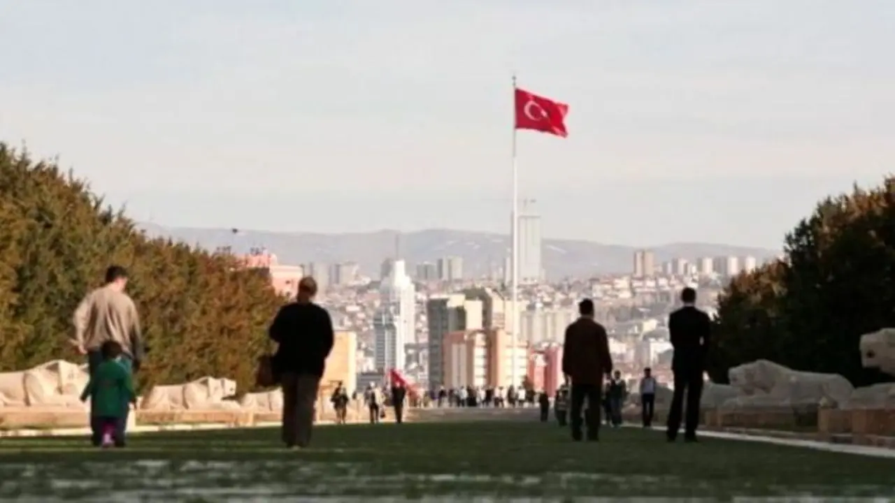 گردشگران ایرانی ترکیه نصف شدند/ کربلا رفتن برای بسیاری آرزو شد