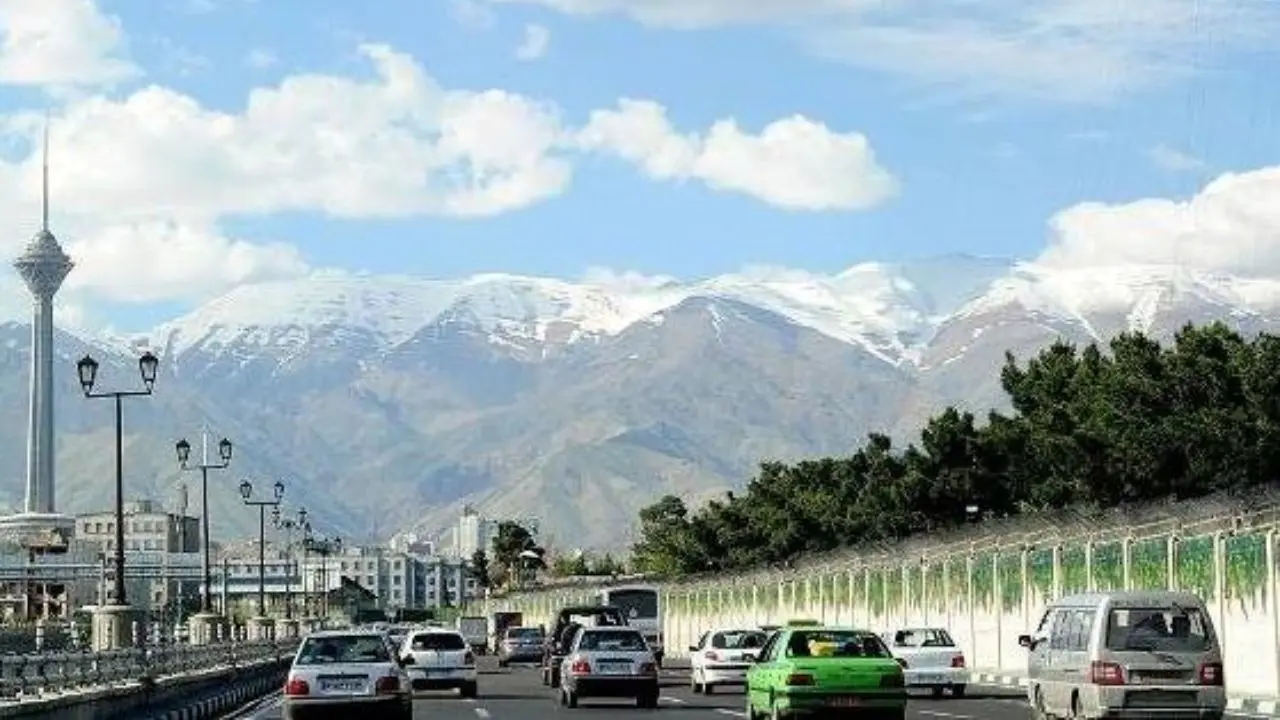 هوای تهران با وجود غلظت آلاینده ذرات معلق سالم است/ وضعیت آلودگی مناطق 22 گانه