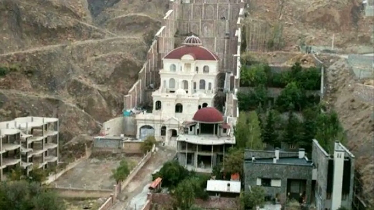 ویلا ساخته شده در منطقه حفاظت شده البرز قرار دارد