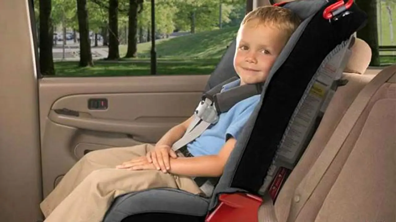 استفاده از صندلی کودک در خودروها اجباری می‌شود