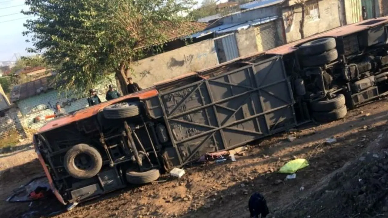 مصدومیت 35 مسافر به دلیل واژگونی اتوبوس در گلستان
