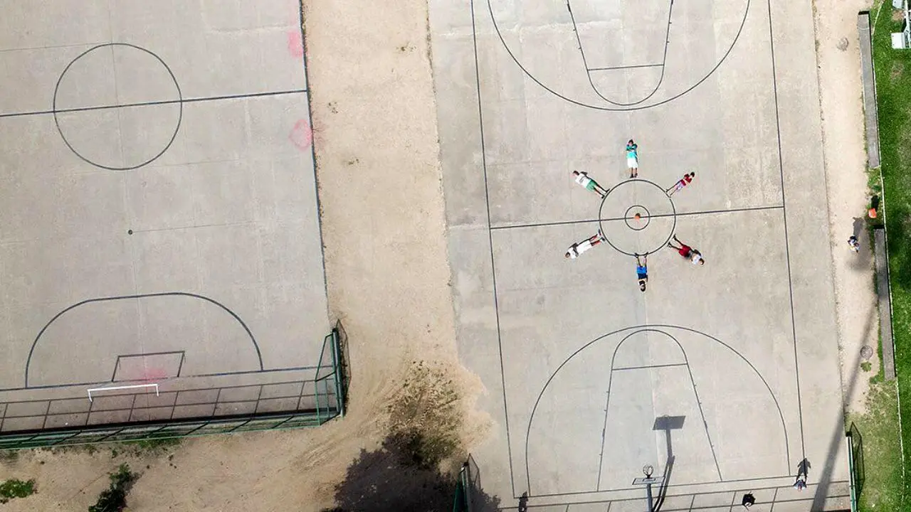 عکس روز نشنال جئوگرافیک، میدان بسکتبال